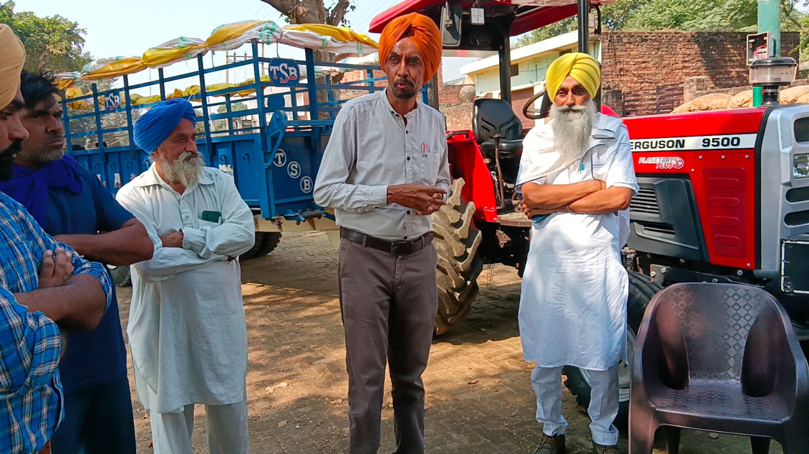 👳‍♂️ Village Outreach by Faculty & Volunteers